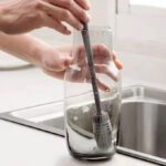 brosse de nettoyage en silicone pour avec manche pour verres, bouteilles, biberons...