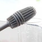 brosse de nettoyage en silicone pour avec manche pour verres, bouteilles, biberons...