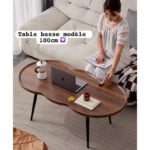 Table basse irrégulière 60 x 38 x 100 cm avec bords surélevés, pieds en métal