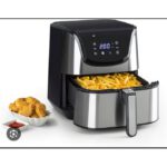 une friteuse à air (air fryer) avec un écran digital indiquant une température de 200°C.