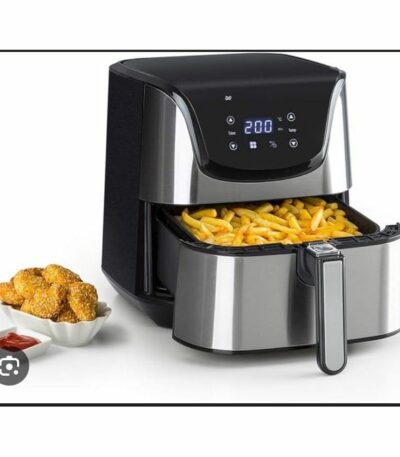 une friteuse à air (air fryer) avec un écran digital indiquant une température de 200°C.