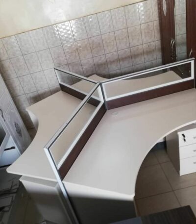 Station De Travail Trois Places